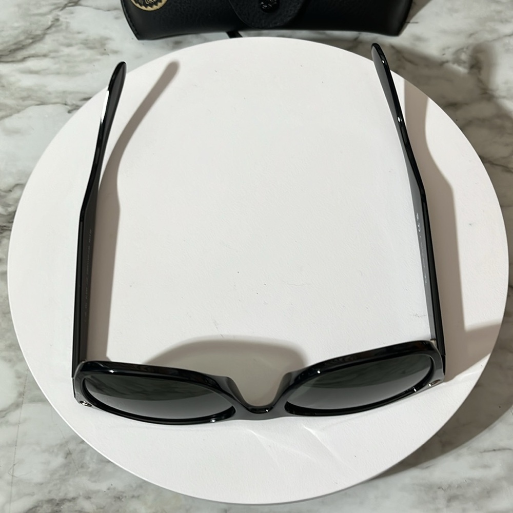 RAY-BAN SUNGLASSES. NEW WITH CASE AND BOX. MADE IN ITALY - Picture 13 of 16